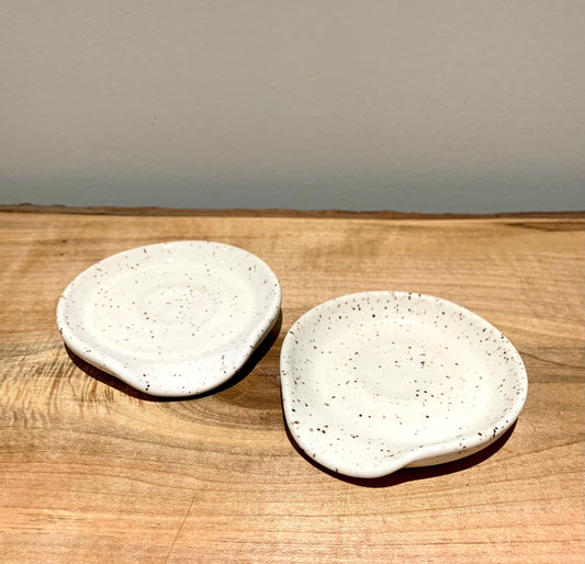 ceramic white speckle spoon rests - choose from glossy or matte white finish. Approx 4.5" in width